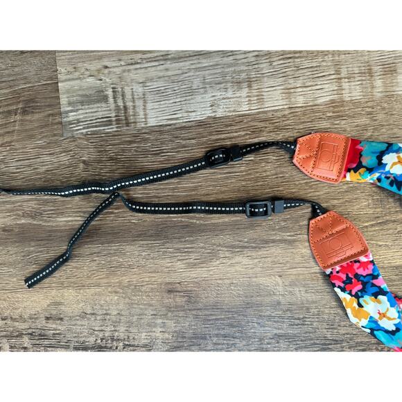 Floral Pattern Camera Strap - Picture 4 of 7